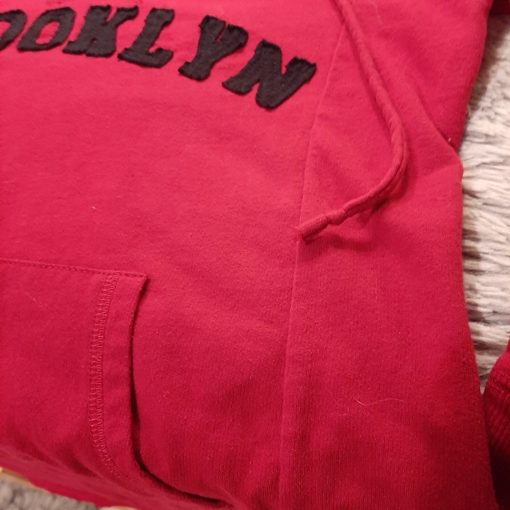 Currants Red Sweatshirt Size Large - Picture 4 of 12